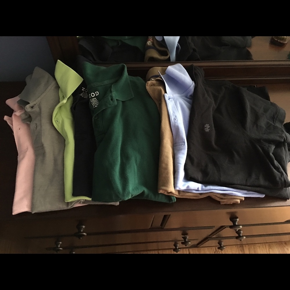 Nine men’s short sleeve Izod shirts